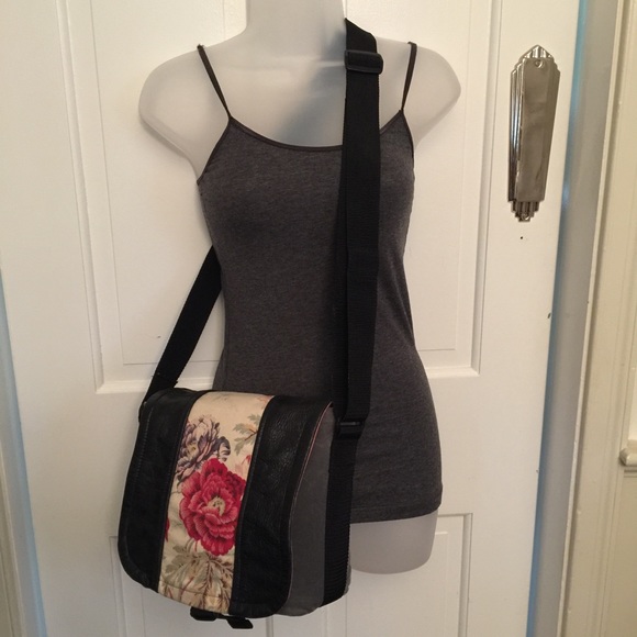 Porteen Gear Handbags - Porteen Gear Crossbody/Camera Bag Small